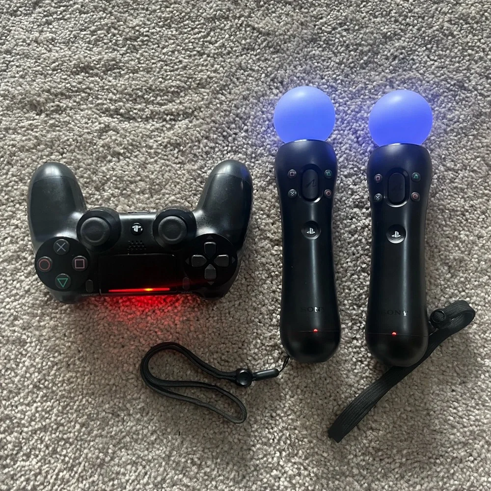 Sony PlayStation 4 Pro 1TB Bundle with PsVR and Cords working fully tested used